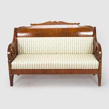 Sohva ja pöytä, biedermeier-tyyli, 1800-luvun loppupuoli.