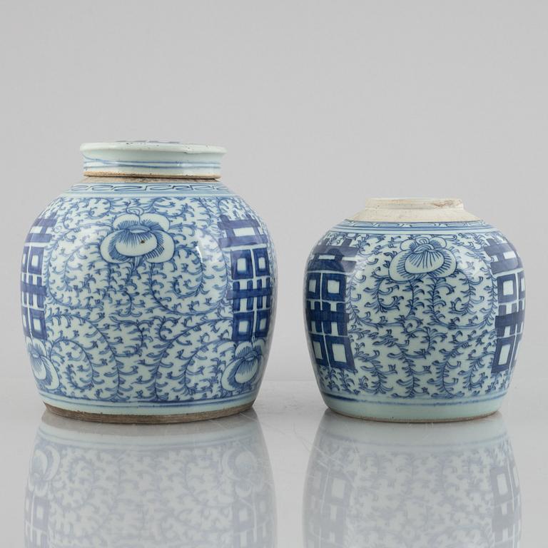 Bojaner, a pair, similar, porcelain. China, Qing, circa 1900.