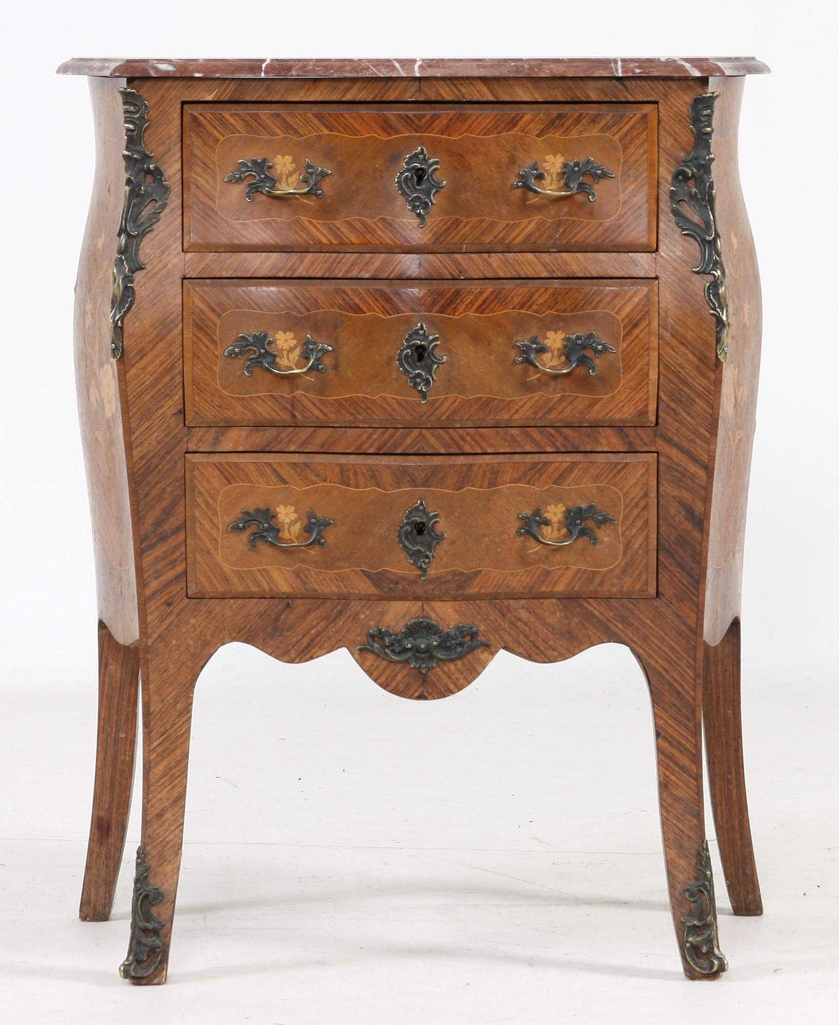 BYRÅ, rokokostil, 1900-tal.