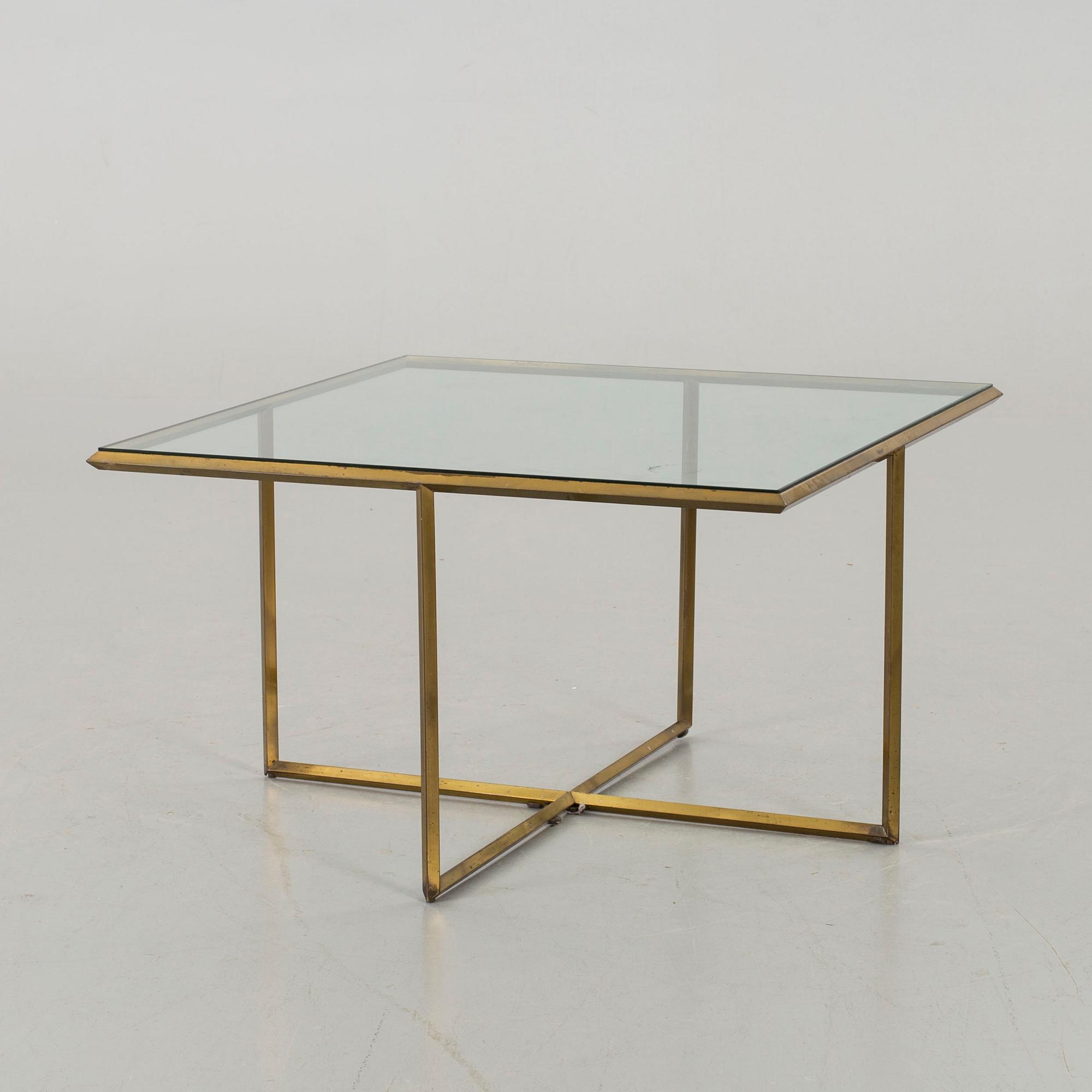 AN ITALIAN SOFA TABLE, second half of 20th century.