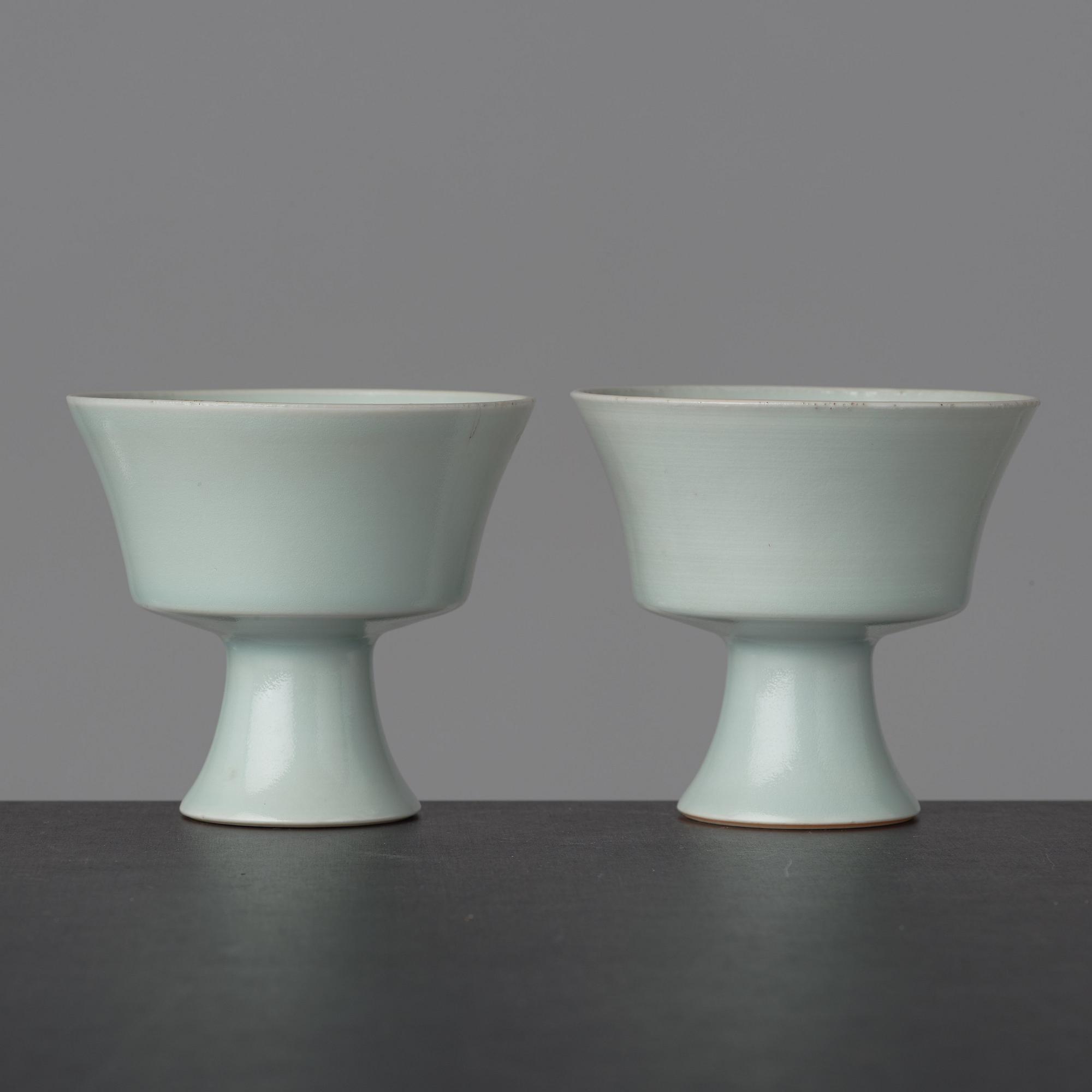 STEMCUPS ett par, porslin. Kina, 1900-tal med Yongzhengs märke.