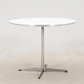 Arne Jacobsen and Piet Hein, table for Fritz Hansen 1976.