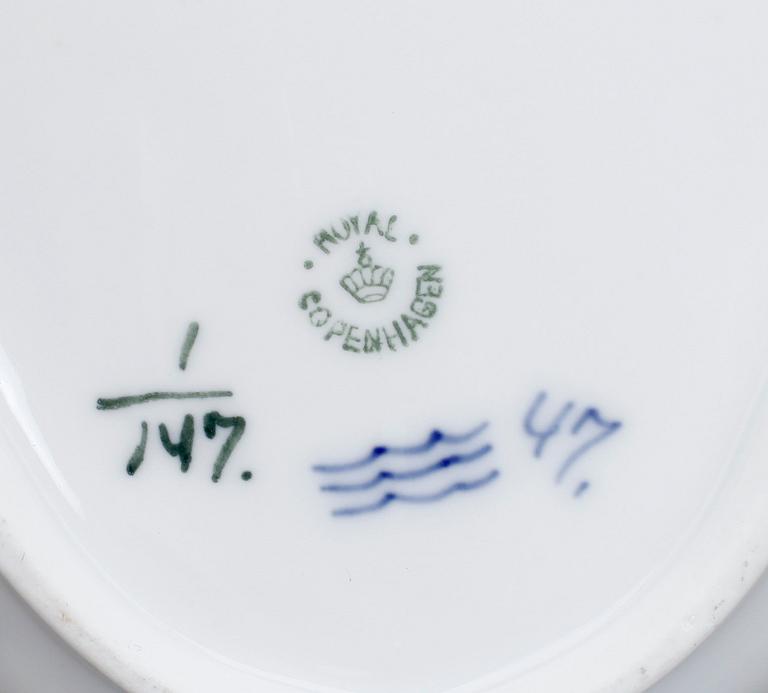 SERVISDELAR, 125 delar, porslin, "Musselmalet" Royal Copenhagen.