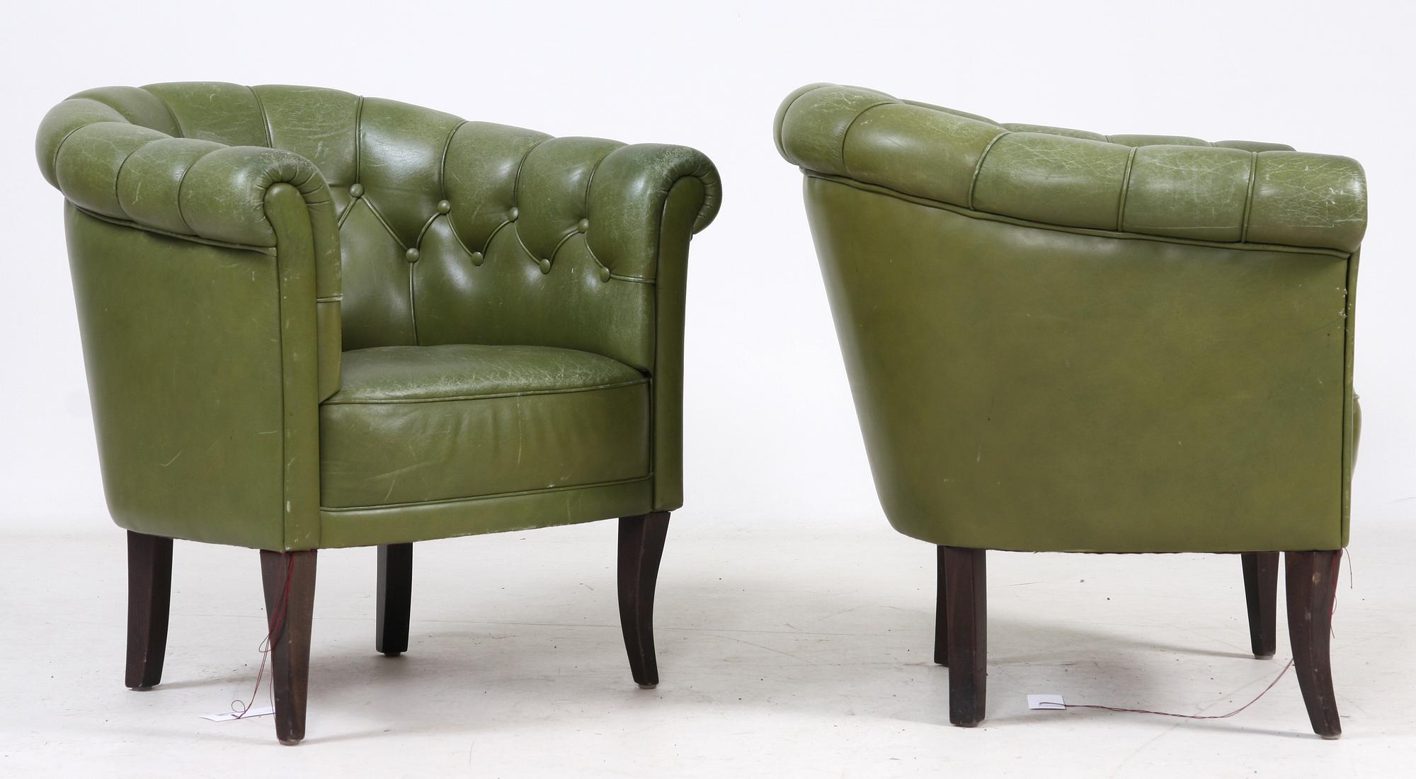 CLUBFÅTÖLJER, ett par, 1900-tal.