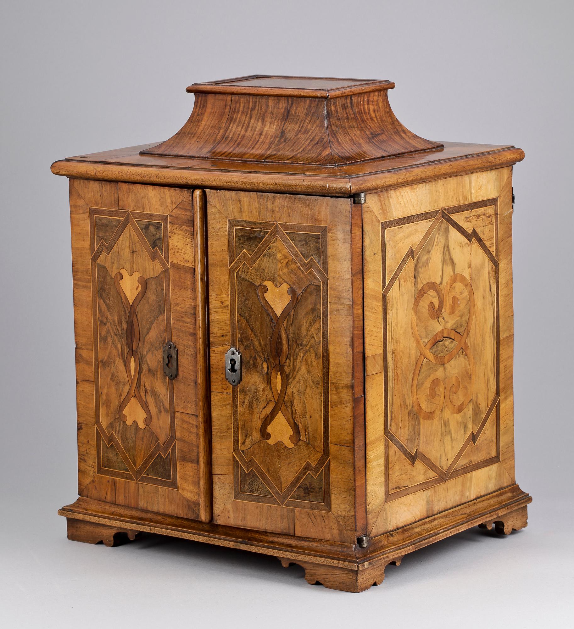 KABINETTSKÅP. Barock, Nordeuropa, 1700-talets första hälft.