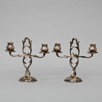 LJUSSTAKAR, ett par, nysilver, rokoko-stil, CG Hallberg, 1900-tal.
