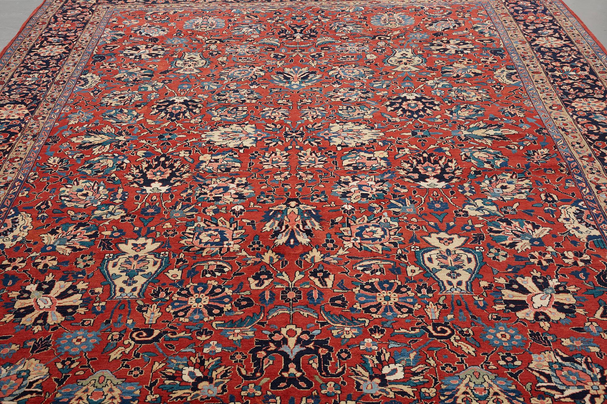 A carpet, semi-antique Sarouk, ca 389 x 271 cm.