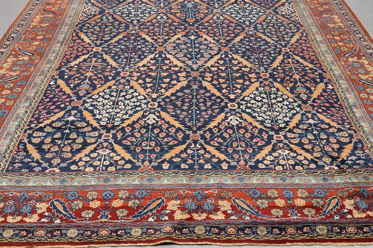 A carpet, antique Tabriz, ca 470 x 312,5 cm.