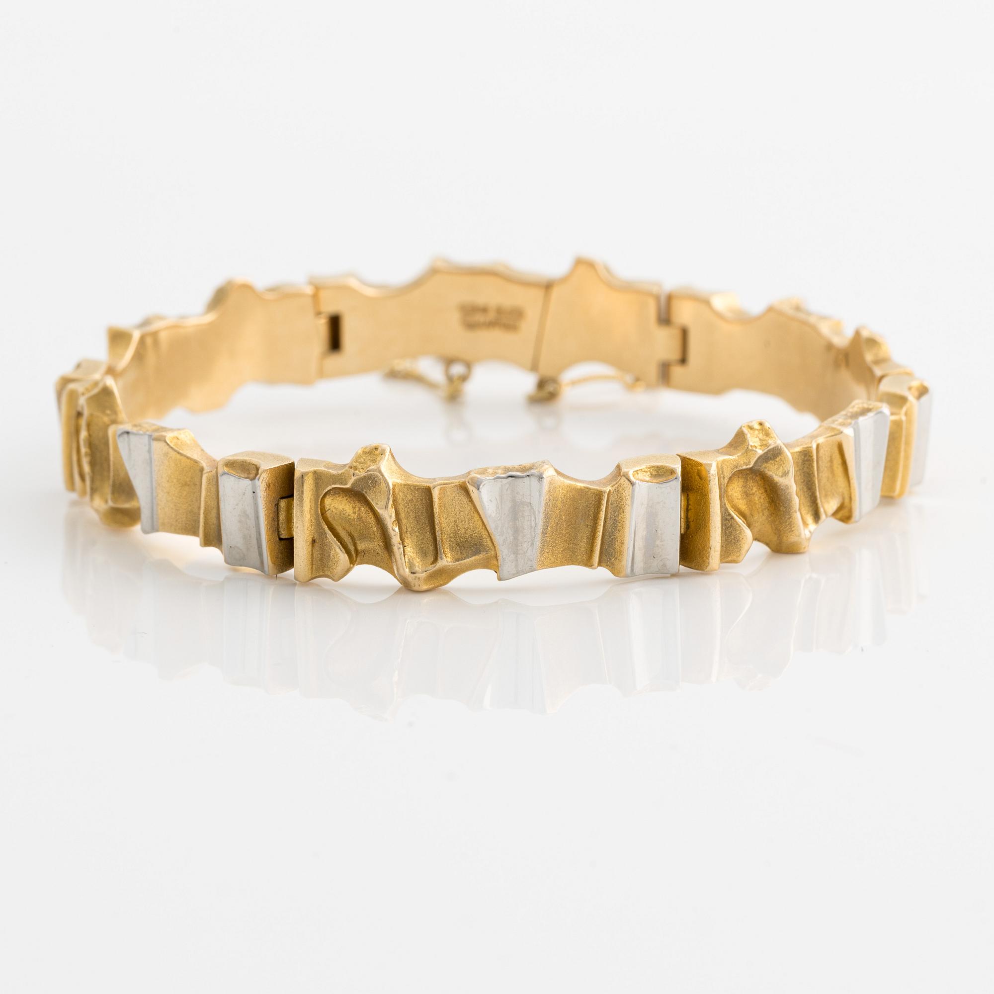 Lapponia garnityr med en collier, ett armband, ett par örhängen och en ring, design Björn Weckström.