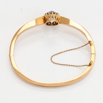 Rannerengas, viistehiottu akvamariini, 18K kultaa, Samuel Mika Westerlund, Porvoo 1927.