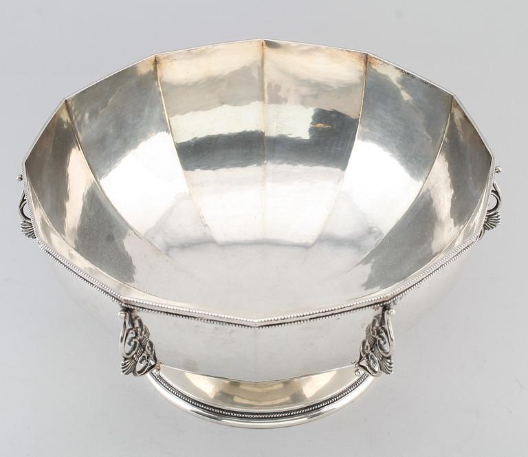 BÅLSKÅL, silver, C G Hallberg, Stockholm 1931. Total vikt 1579 g.
