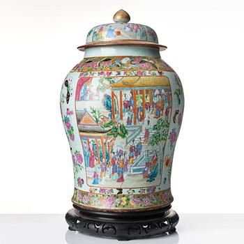 A large famille rose Canton jar with cover, Qing dynasty, 19th Century.