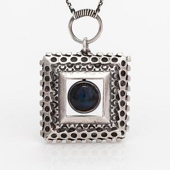 Pentti Sarpaneva, A silver necklace with a spectrolite, model 1413. Kalevala Koru, Helsinki 1968.