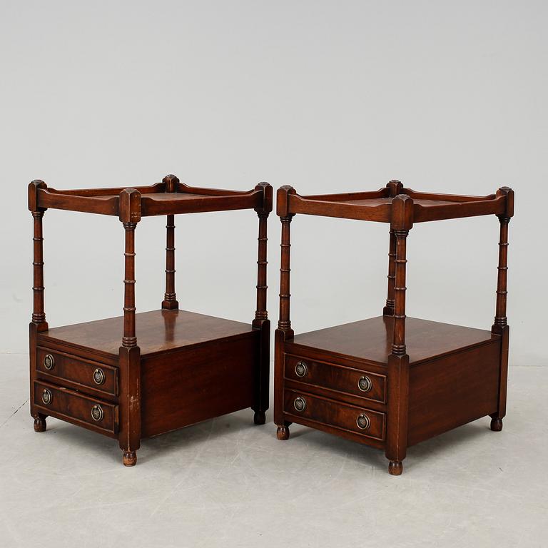 SÄNGBORD, ett par, engelsk stil, 1900-talets andra hälft.