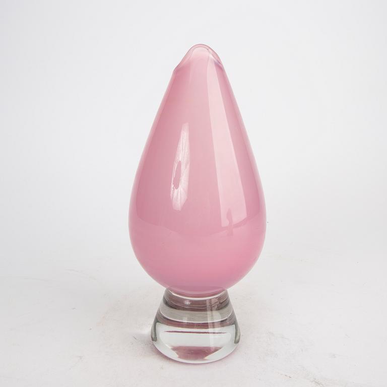 A 1950s glass vase.