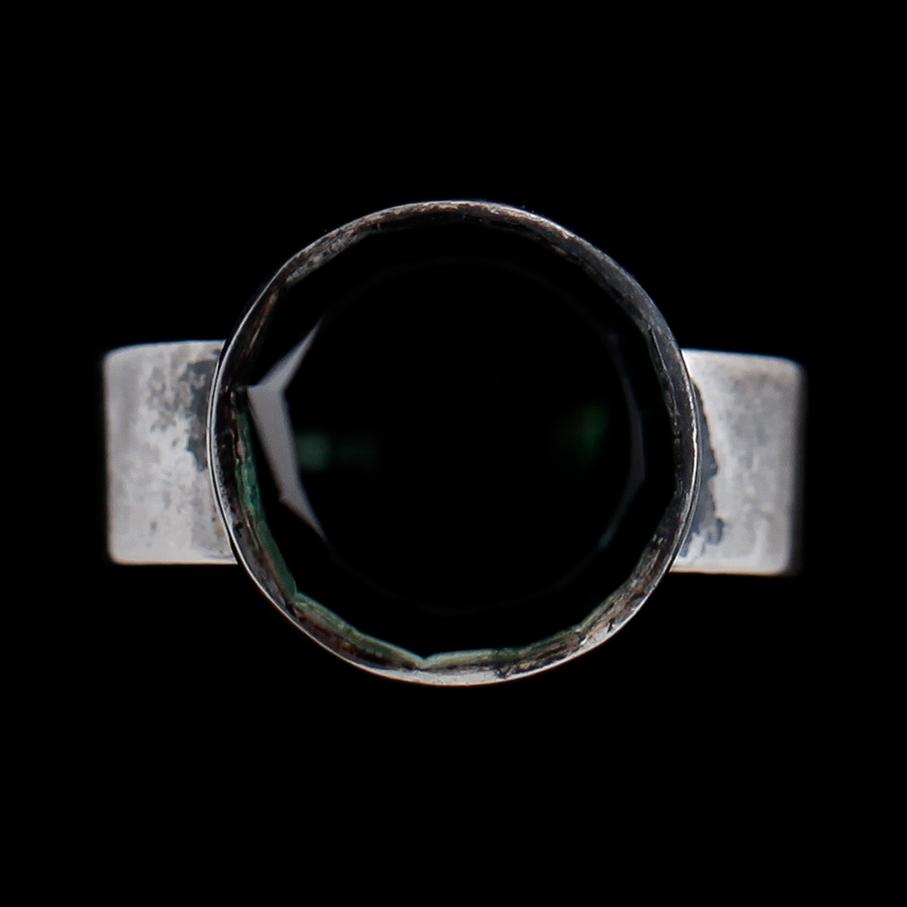 RING, silver och fasettslipad sten, 1900-talets andra hälft. Total vikt ca 7 g.