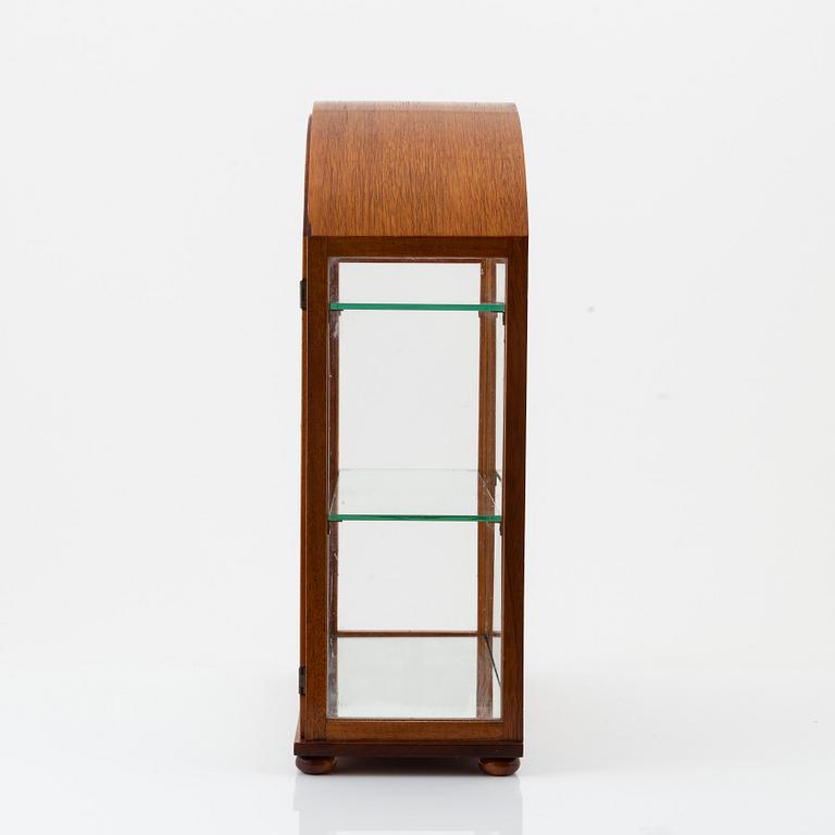 Josef Frank, a model 2070 mahogany table display cabinet from Firma Svenskt Tenn, produced prior to 1985.