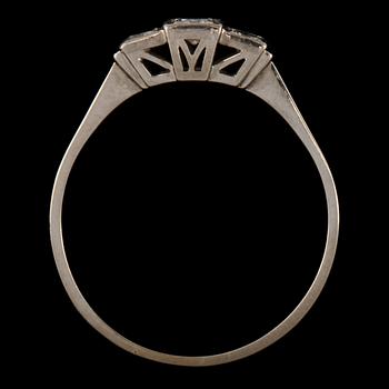 RING, 18k vitguld med 3 briljantslipde diamanter, tot 0.23 ct, Trege Guldsmedsaktiebolag, Göteborg, 1959. Vikt 2 g.