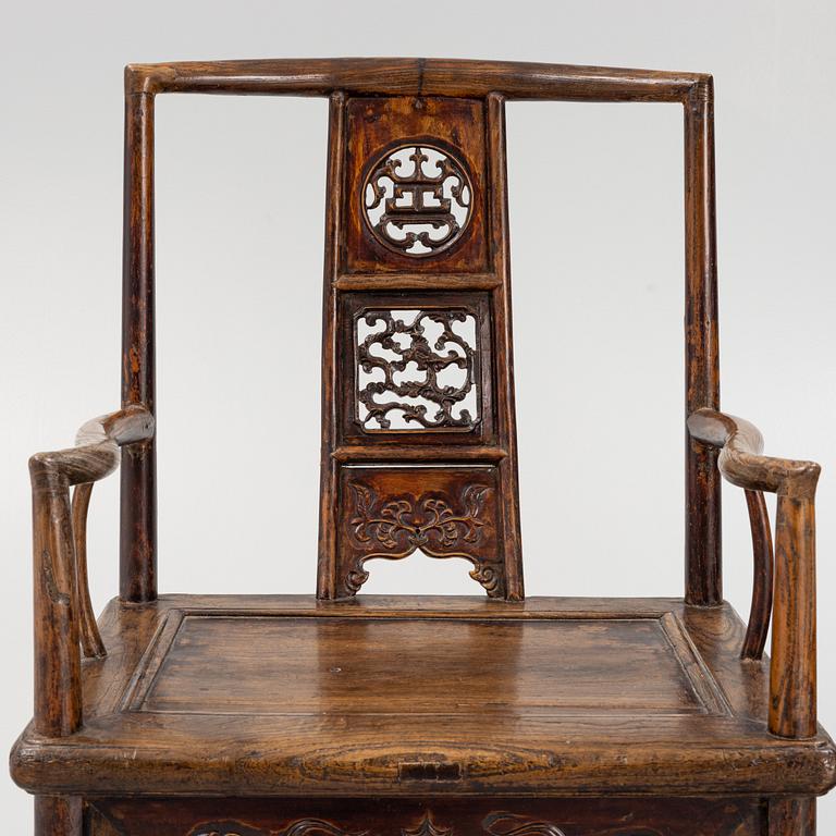 A pair of hardwood chair, China, early 20th century.