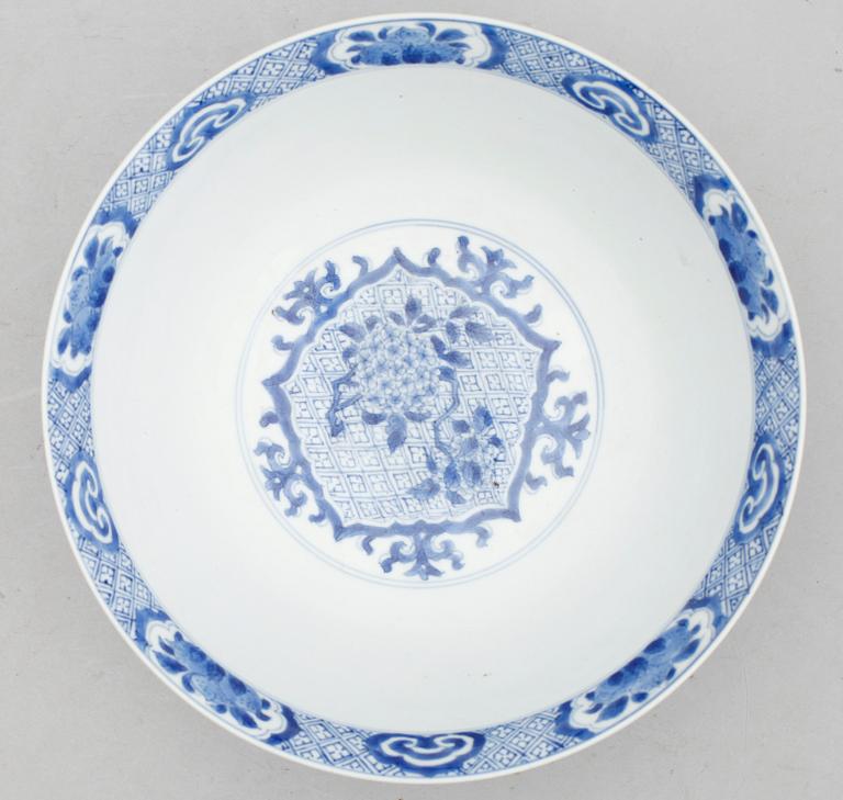 SKÅL, porslin. Qing dynastin, Kangxi (1662-1722).