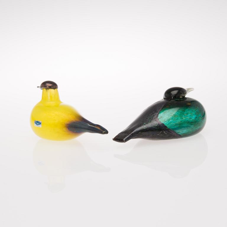 Two glass birds by Oiva Toikka. Signed O. Toikka Nuutajärvi and Oiva Toikka, Nuutajärvi Notsjö, 69/200, 1989.