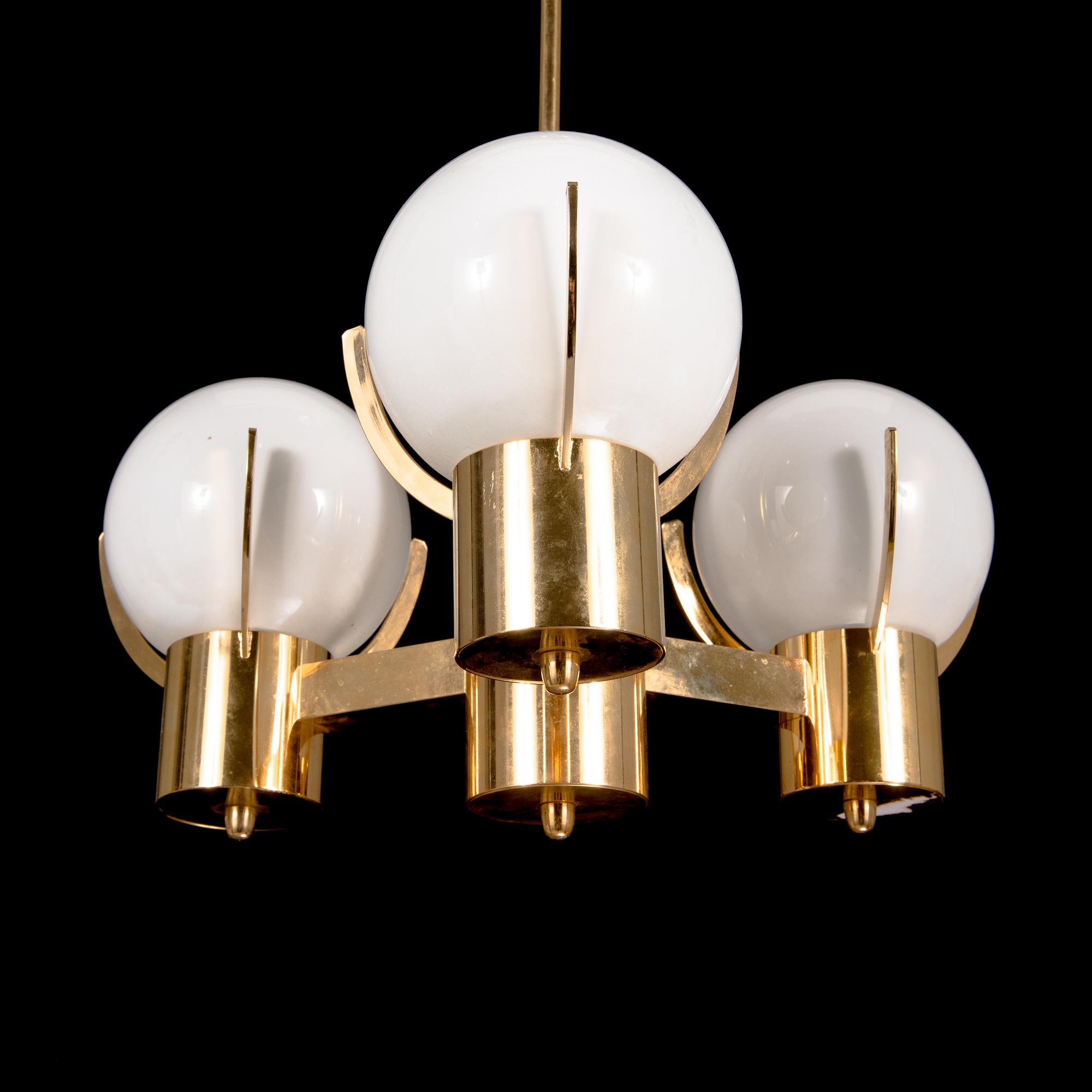 A late 20th century pendalt light.