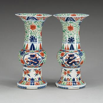 A pair of wucai vases, Qing dynasty, presumably Yongzheng with Wanli six character mark.