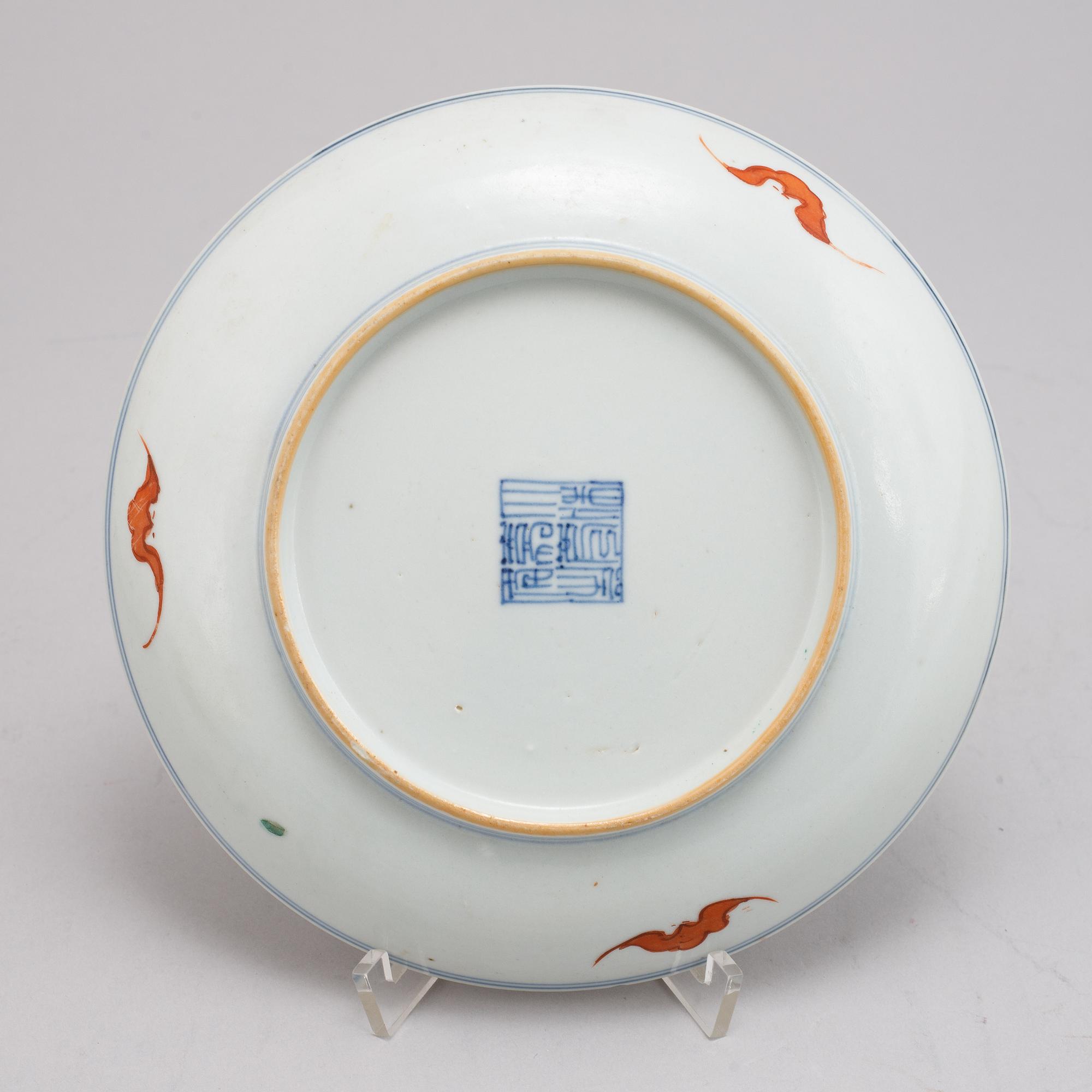 A set of five Chinese porcelain plates, 20th century.
