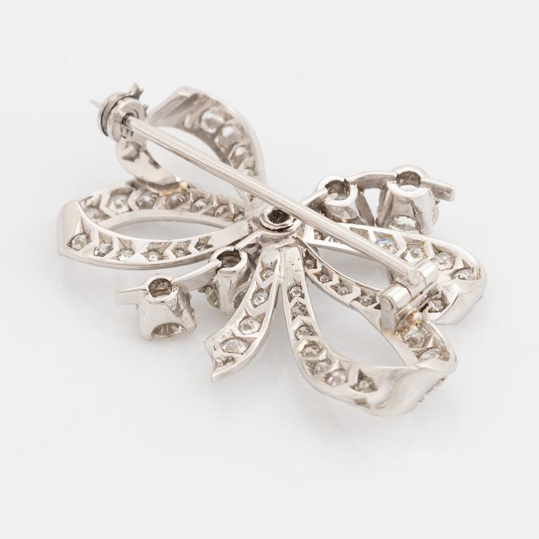 Old cut diamond bow brooch.