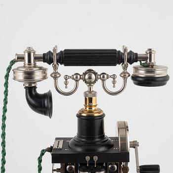 Telefon, jubileumsmodell, efter ”Taxen” LM Ericsson, sent 1900-tal.