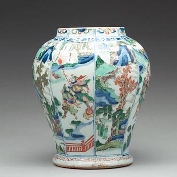 A wucai jar, Qing dynasty, 17th Century.