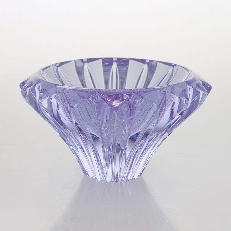 Aimo Okkolin, a "Terälehdet" (Petals) bowl signed Aimo Okkolin Riihimäen Lasi Oy.