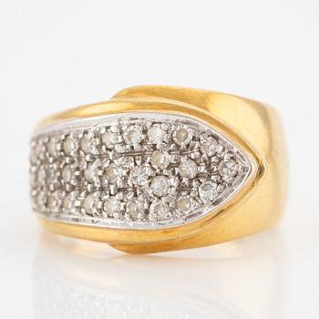 Ring 18K gold with eight-cut diamonds.