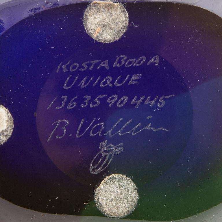 Bertil Vallien, a signed and numbered unique glass bowl.