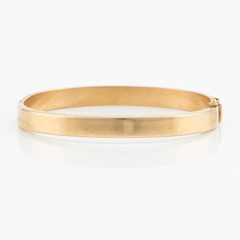 Bangle 18K gold.