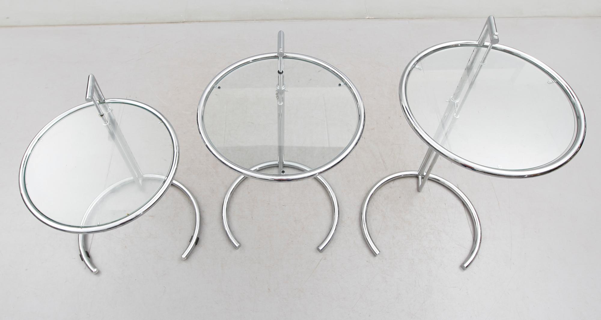 BORD, 3 st (2+1), snarlika modeller, kopior efter Eileen Gray, 1980-tal, Nordiska Galleriet.
