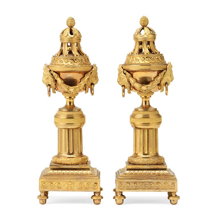 CASSOLETTER, för ett ljus, ett par, Louis XVI-stil, 1800-tal.