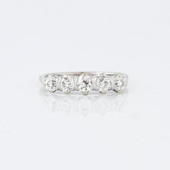 RING, med briljantslipade diamanter totalt ca 0.70 ct.