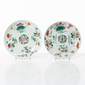 Skålar, sex stycken samt fat, sex stycken, porslin, Kina, sen Qingdynasti / 1900-tal.