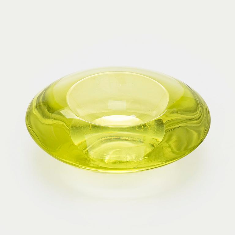 Aimo Okkolin, A' Flying saucer' glass bowl, signed Aimo Okkolin Riihimäen Lasi Oy.
