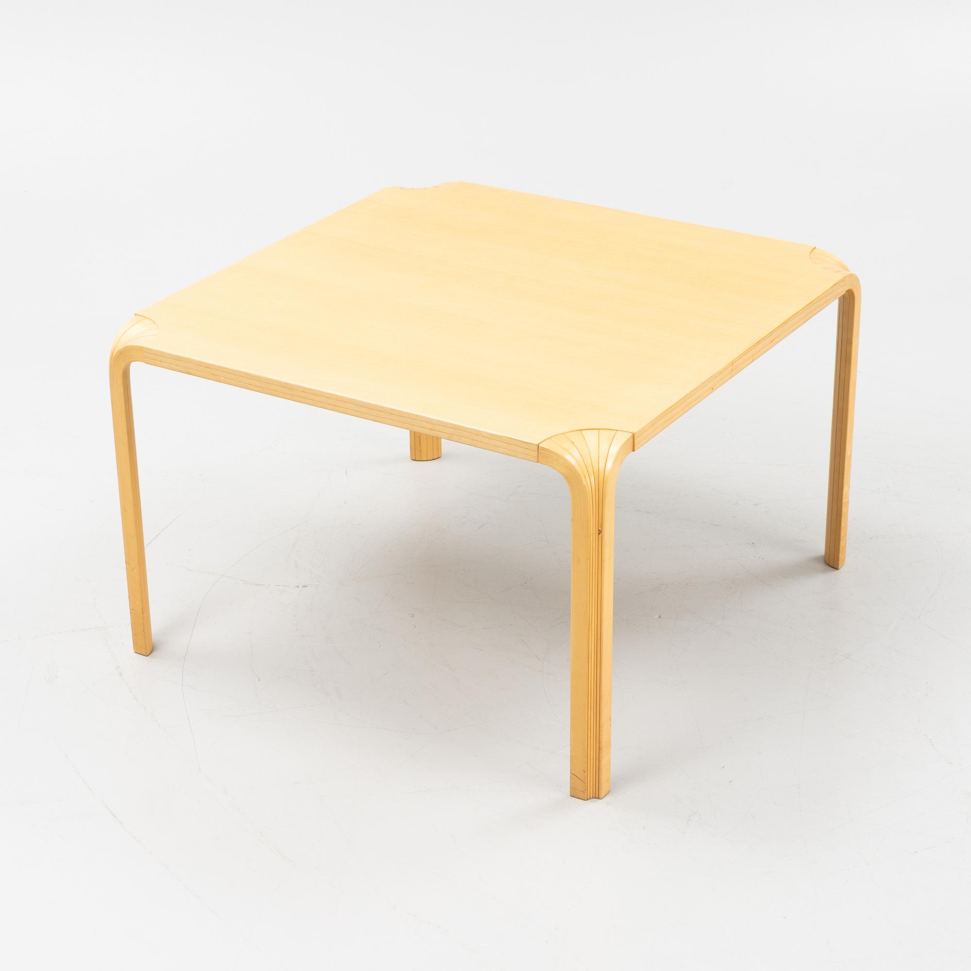 Alvar Aalto, soffbord, Artek, Finland, modellen formgiven 1954.