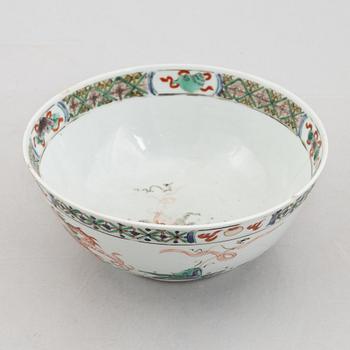 A wucai porcelain bowl, China, Qingdynasty, early 18th century.