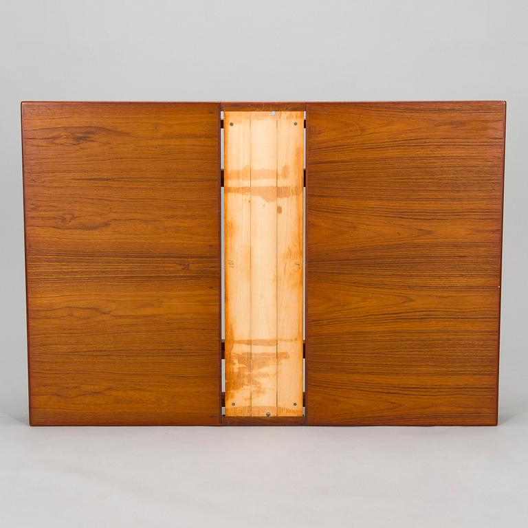 A mid 20th century dining table Niels O. Møller, J.L. Møllers Møbelfabrik, Denmark.