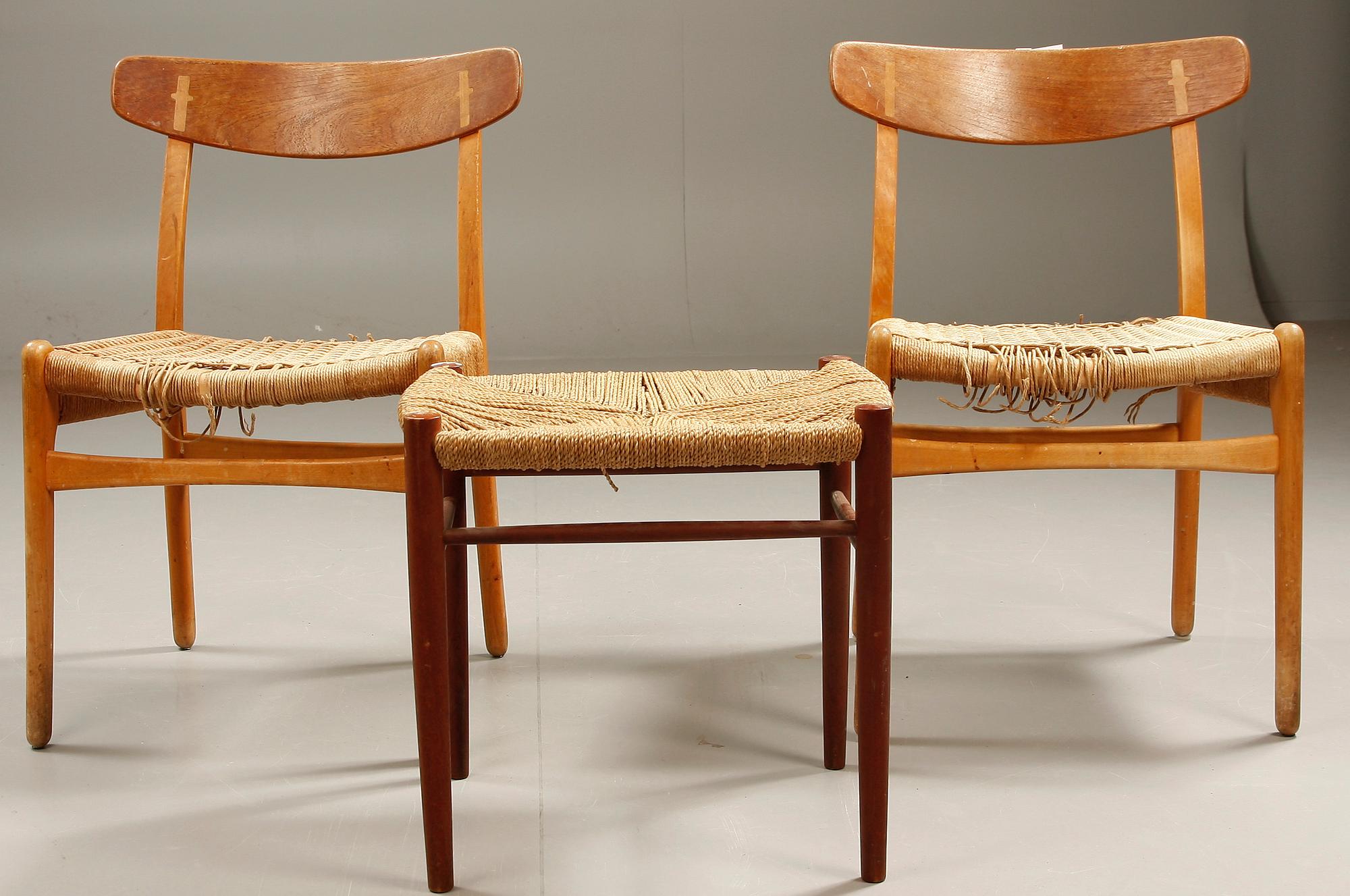 STOLAR, 2 st, "Spisestolen" Modell CH-42, design Hans Wegner,  och PALL.