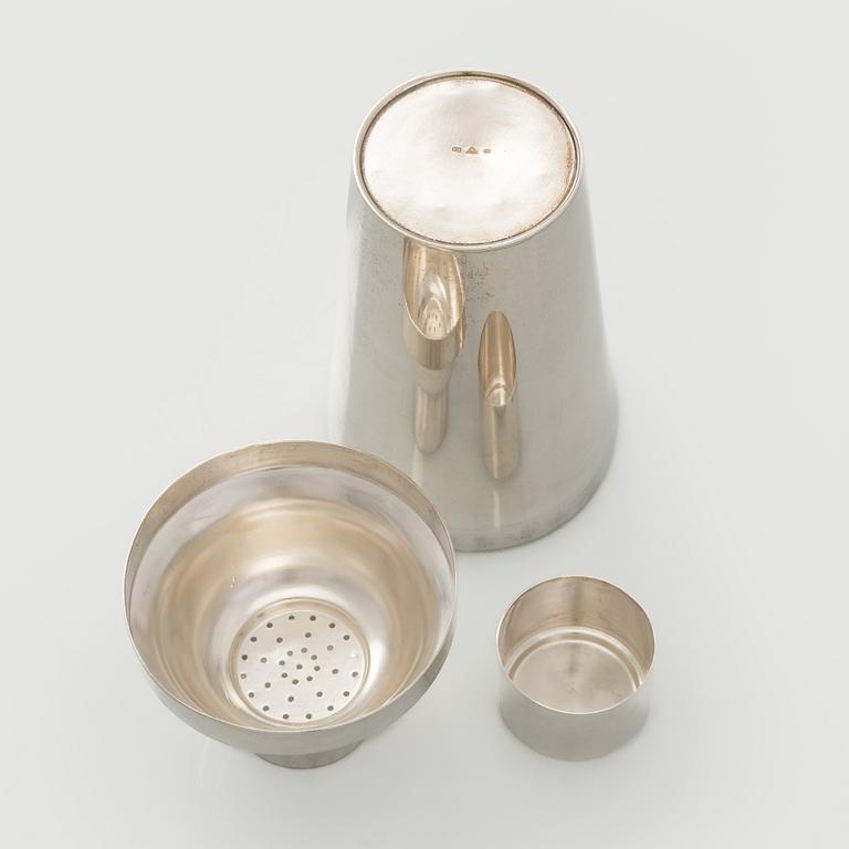 A silver cocktail shaker, Czechoslovakia 1945-1949.