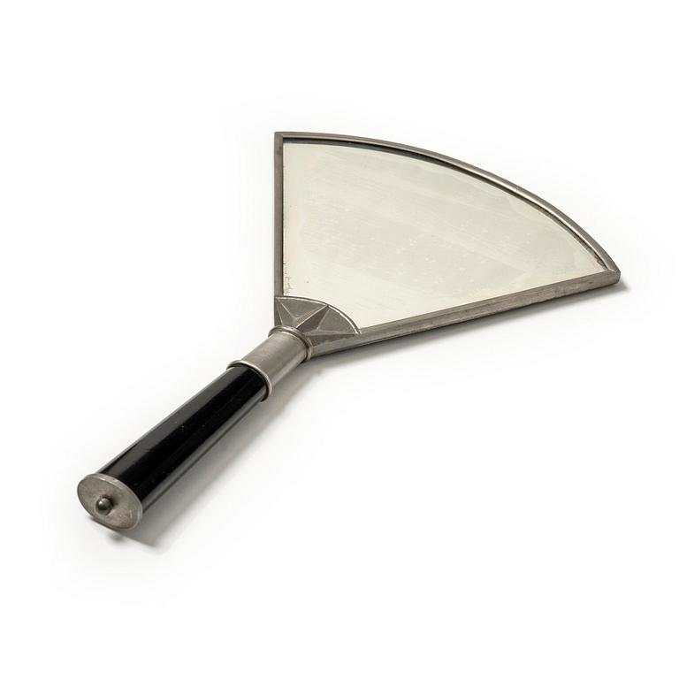 Nils Fougstedt, handspegel, modell "A 619", Firma Svenskt Tenn, Stockholm, 1920-30-tal.