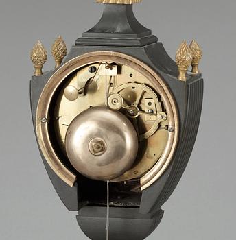 BORDSPENDYL. Frankrike, omkring år 1800.