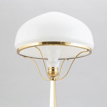 An Art Nouveau brass table lamp, early 20th century.