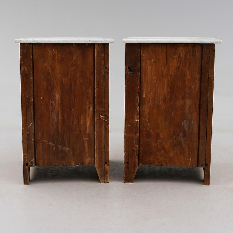 SÄNGBORD, 1 par, 1900-talets första hälft.
