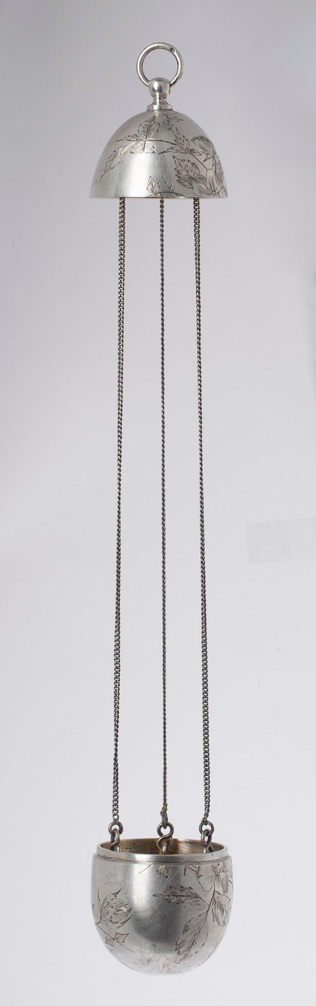 DEKORATIONSÄGG, silver, märkt А.Л (A.L) S:t Petersburg 1882-1899. Tot. vikt 126,5 g.
